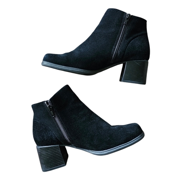 White Mountain Shoes - Vintage White Mountain Black Suede Square Toe Y2K Heel Booties Shoes Size 7